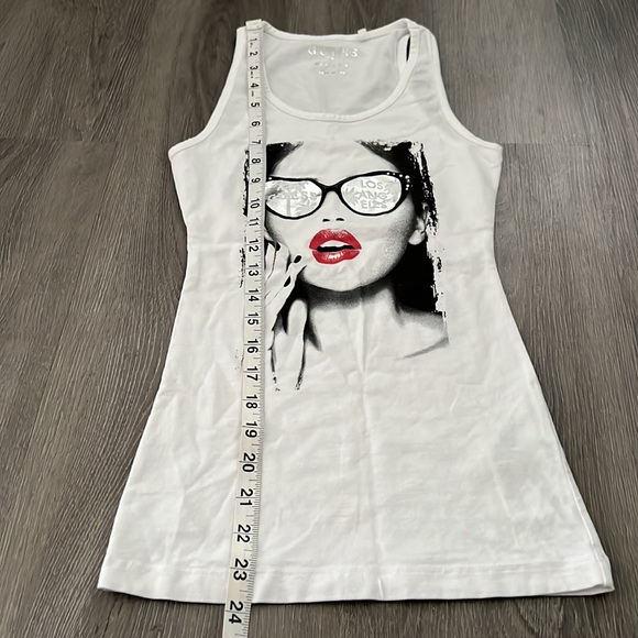 Absolutely gorgeous top 🤍. Size XS - Picture 5 of 5